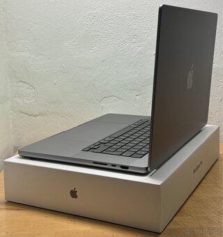 MacBook Pro 16” 2021/64GB RAM/M1 MAX/2TB SSD/Záruka - 10
