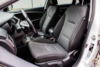 Hyundai i30 1.6i MPI DOHC CVVT Comfort - 10