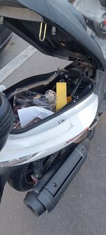 Kymco Xciting 300i R Skútr - 10