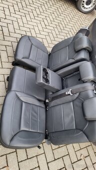 Mercedes GLE sedacky - 10