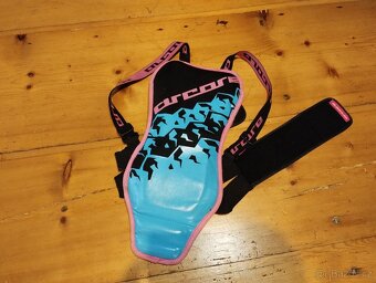 Dětské lyže vč. hůlek (2x) a boty (3x) po kompl. servisu - 10