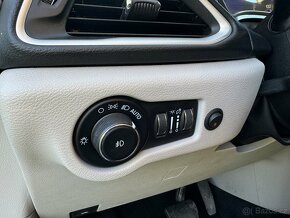 Chrysler Pacifica 2022 radar záruka nebourané DPH - 10
