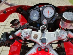 Honda VTR 1000 F Do konce dubna sleva 10 000 Kč z ceny motoc - 10
