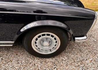 Mercedes-Benz 230 SL Pagode (W113), r. v. 1964 - 10