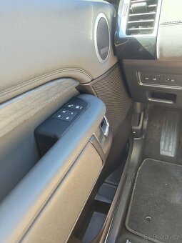 Land Rover Discovery 3.0L TD6 HSE Luxury AWD A/T - 10