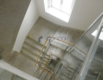 Kanceláře po nadstandardní rekonstrukci 257m2 + garáže, ul. - 10