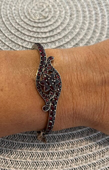 Náramek s českými granáty s krabičkou. - 10