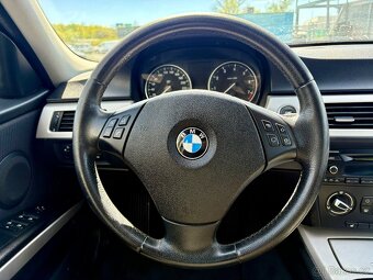BMW 320i combi 125kw - 10