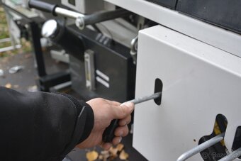 Štípací poloautomat se zvedacím stolem - SPZ - 400V / benzín - 10
