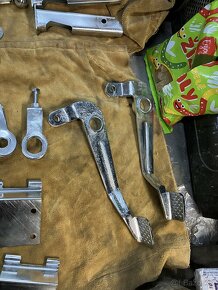 Jawa 50 pionyr mustang 550 555 05 20 21 23 zinkové Dily - 10