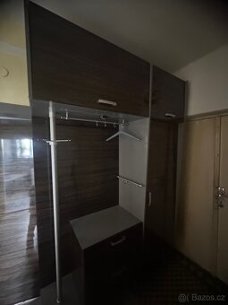Předsíňová skříň s věšákem a úložným prostorem pro obuv - 10