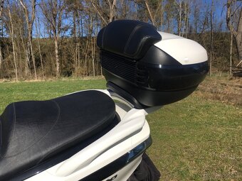 Original kufr Piaggio X10 / MP3 - 10