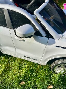 Elektrické autíčko Toyz Commander Tesla - 10