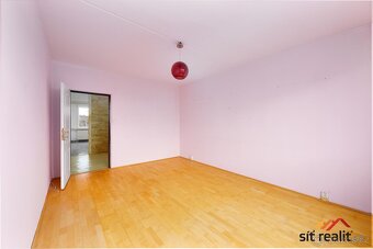 Prostorný byt 4+1, 84 m2, klidná ulice, výhledy do zeleně, K - 10