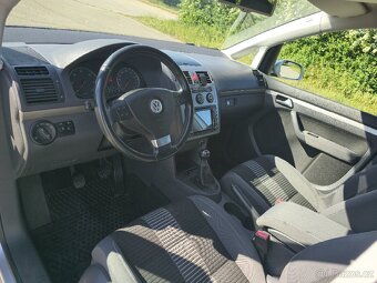 Volkswagen Touran 7 míst - 10