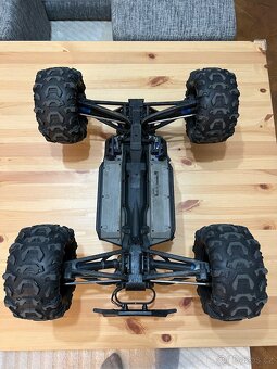 Traxxas Summit 1:8 Modrý TITAN 775 - 10
