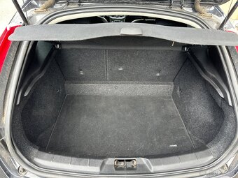 Prodám Volvo V40 D2 1.6 84KW - 10