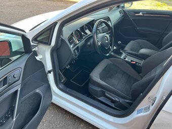 VW Golf 7 Combi 2.0 TDi 110kw HIGHLINE manual ČR původ tažné - 10