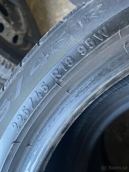 Sada pneu 225 45 18 - 10