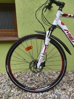Značkové trekové kolo Merida Crossway 28"/21,5" disk - 10