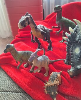 Dinosauří figurky - 10