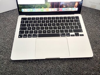 MacBook Air 13 palců M2 8 GB RAM 256 ssd - 10