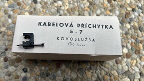 Prodám natloukací plastové kabelové příchytky vel.5a7a9mm - 10
