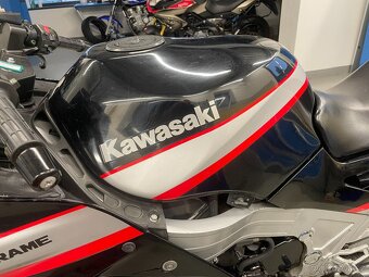Kawasaki ZX10 - 10