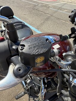 Royal Enfield Meteor 350 - Stellar Red - 10