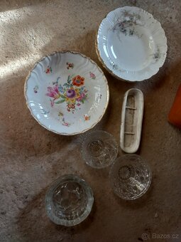 Sklo a porcelán - 10