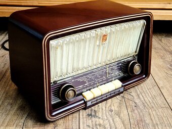 Staré rádio Philips B3X72U/69, 1957-58, Holandsko - 10