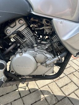 Honda XL125V Varadero - 10