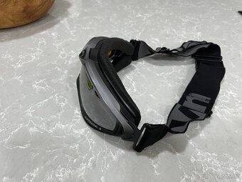 Prodám dětskou - dámskou helmu velikost 53-56 regulovatelná - 10