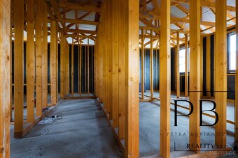 Prodej hrubé stavby dřevostavby domu 3KK, pozemek 407 m2 – d - 10