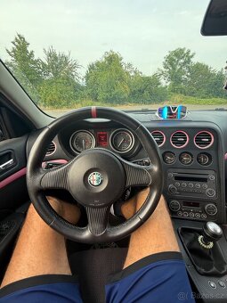 Alfa Romeo 159 1.9 JTDm - 10