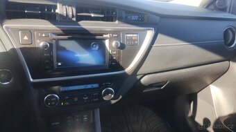 Toyota Auris 1.6 valvematic - 10