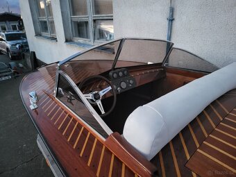 Mahagonový člun - motor Ford - 10
