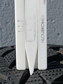 2ks zimní pneu Nokian 255/40/21 vzorek 8mm - 10