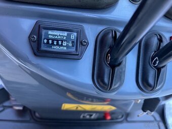 minibagr SCHAEFF TC08 10/2020 - 550 mth - super stav - 10