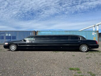 Lincoln Town Car - 10