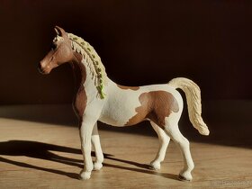 SCHLEICH Koně SBĚRATELSKĒ FIGURKY 22 - 10