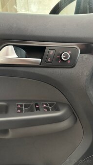 VW Touran Webasto 7mist Panorama DSG 125kw 160najeto - 10