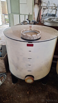 nádoby / nádrže na víno - 10