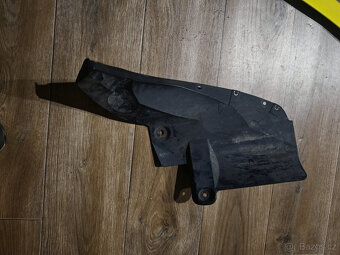 Zbytky věci z Mazdy RX8 - 10