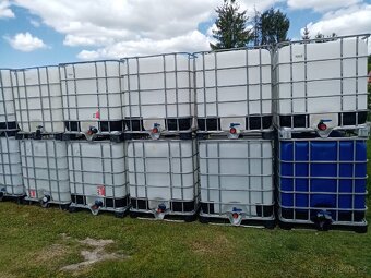 IBC nádrže kontejnery na 1000 litrů černé bílé - 10
