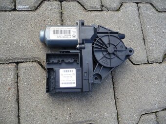 ŠKODA OCTÁVIA 2 COMBI - DVEŘE,tapce,zrcátko - 10