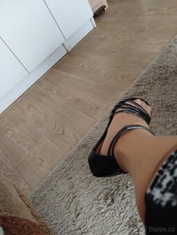 Černé sandály - 10