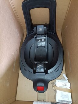 Britax Römer Baby-Safe 3 i-Size + isofix základna - 10