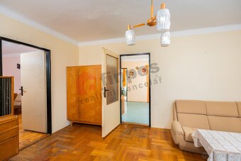 Rodinný dům 225 m2 s dílnou 99 m2 , se zahradou - stavebním - 10