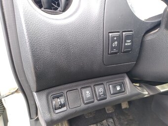 NISSAN NAVARA 2.3 dCi 120kW ČR,SERVISKA,MANUÁL,4X4 - 10